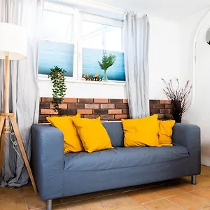 Spacious In Urban Location Apartment Hamburg